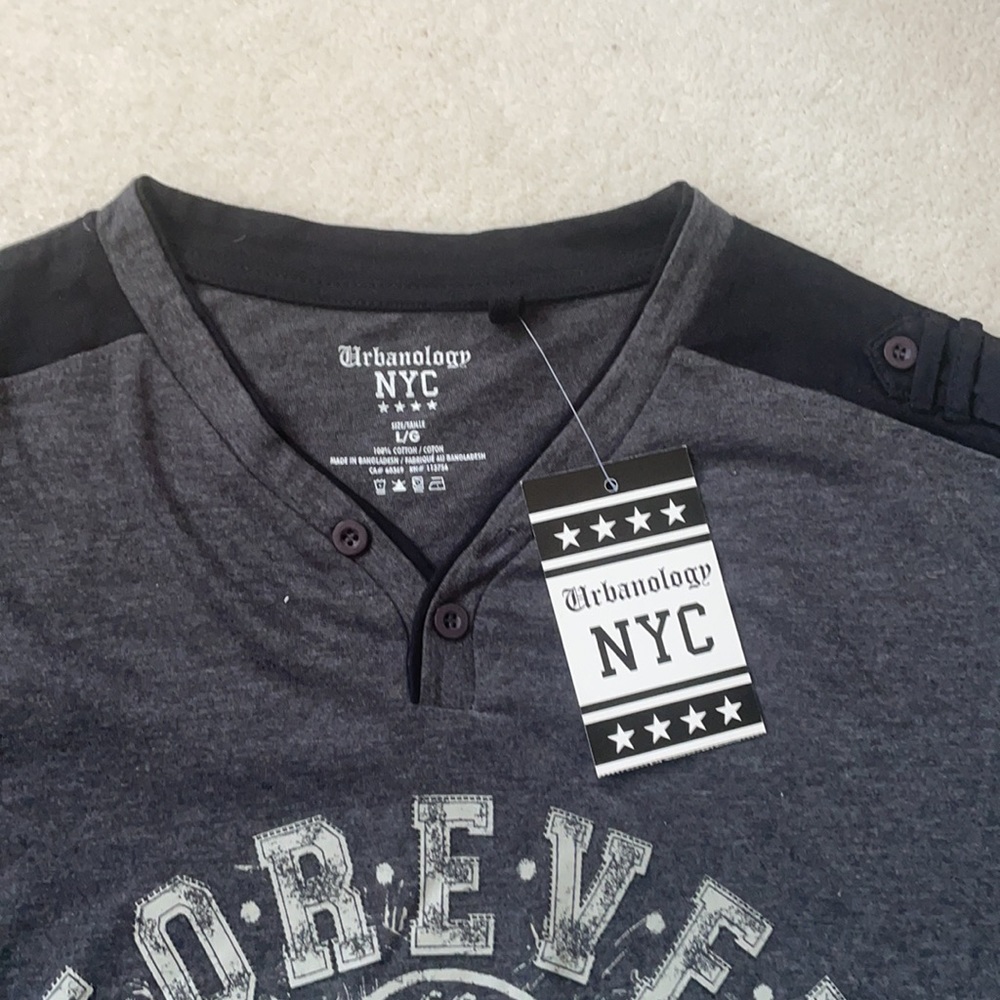 ☔️ NWT Men’s long sleeve graphic Henley - Picture 3 of 5